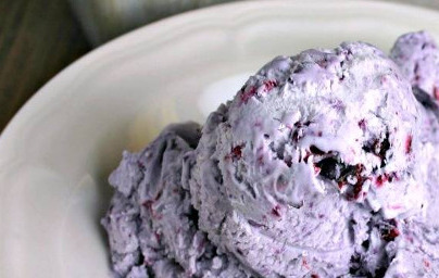 LCHF borovničev sladoled